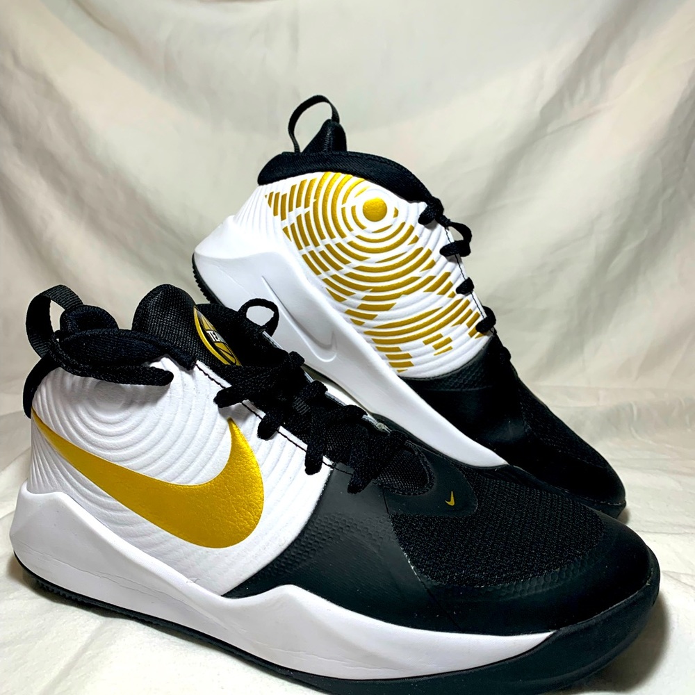 Kids Nike Team Hustle D 9 Basketball Shoes